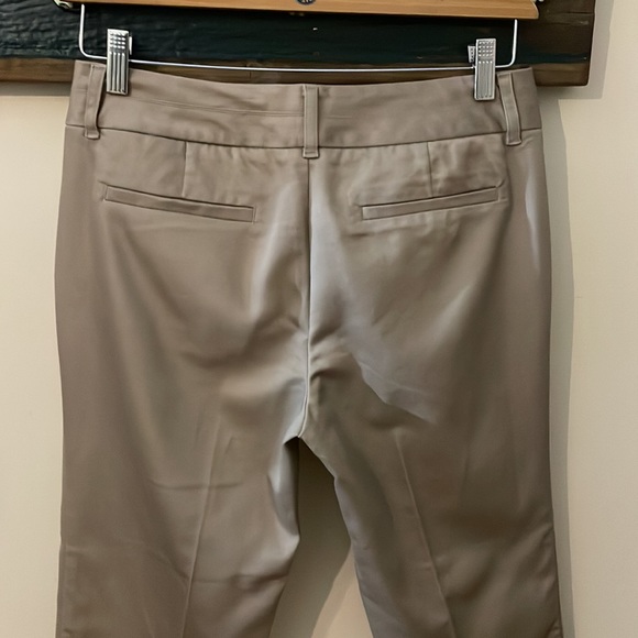 2/$30 Chic by Jacob Beige Capri Pants Size 6 - Picture 10 of 14